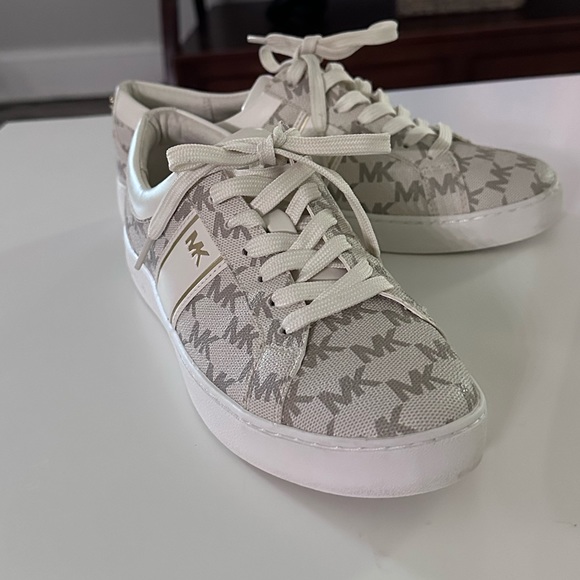 Michael Kors Stripe Lace-Up Size 6.5 - Picture 9 of 12